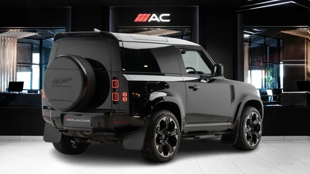 Land Rover Defender Image 4
