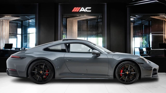 Porsche 911 Image 3