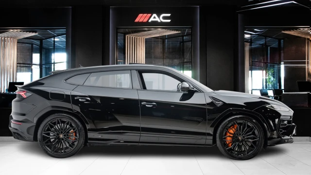 Lamborghini Urus Image 4