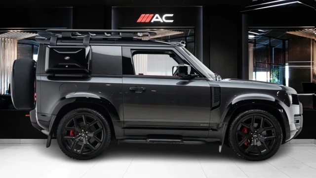 Land Rover Defender Image 3