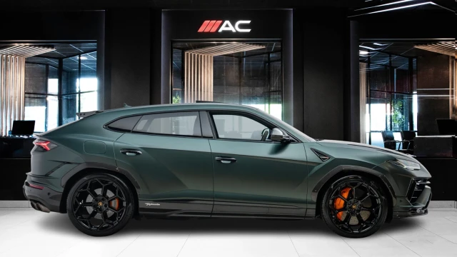 Lamborghini Urus Image 3