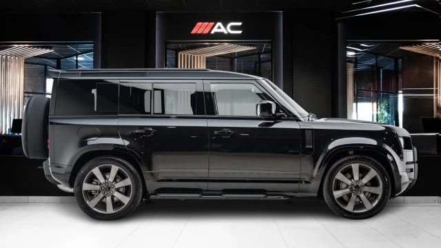 Land Rover Defender Image 3