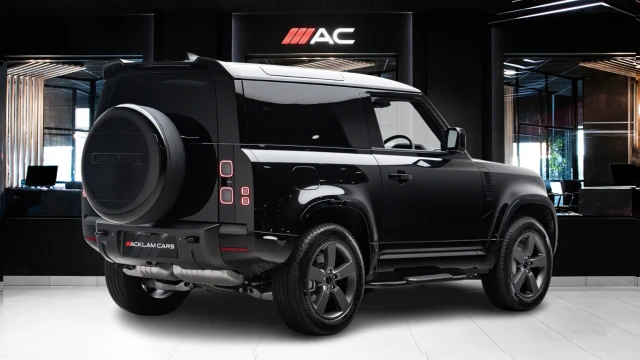 Land Rover Defender Image 4