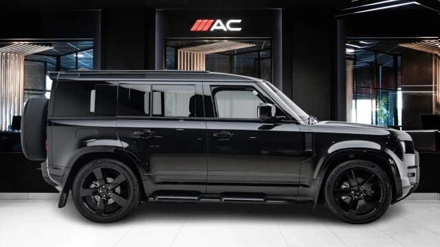 Land Rover Defender Image 3