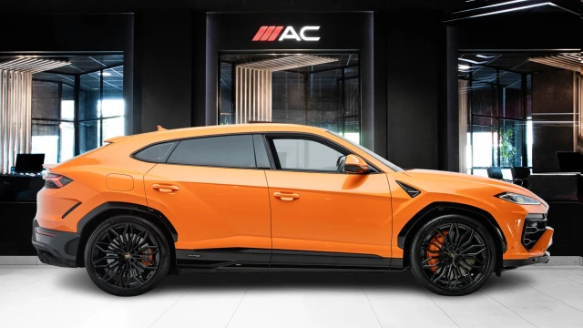 Lamborghini Urus Image 3