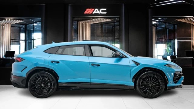 Lamborghini Urus Image 3