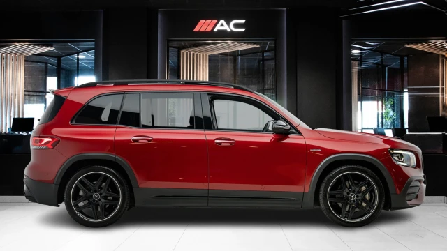 Mercedes-Benz GLB Image 3
