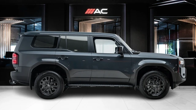 Toyota Land Cruiser Image 3