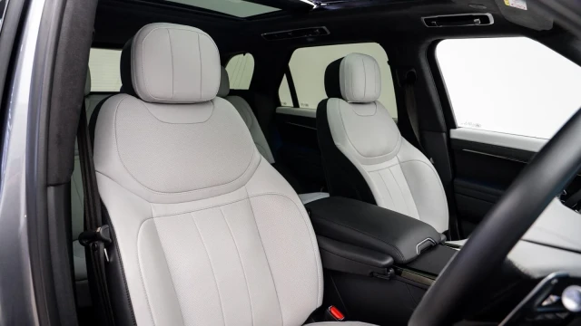 Land Rover Range Rover Sport Image 3