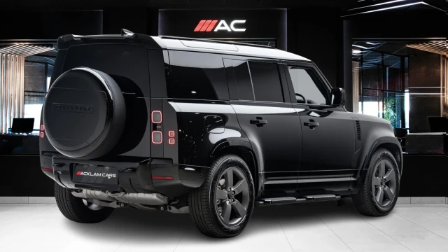 Land Rover Defender Image 3