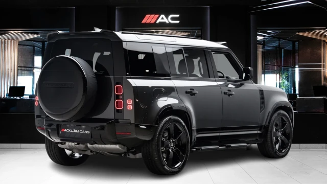 Land Rover Defender Image 2