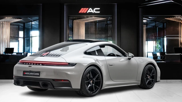 Porsche 911 Image 4