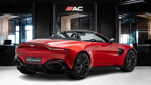 Aston Martin Vantage Image 4