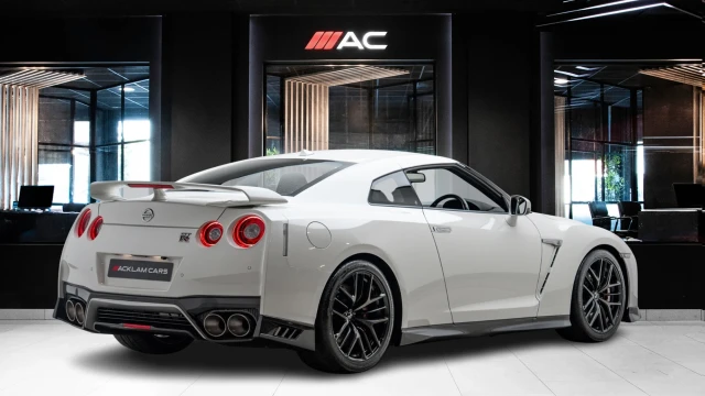Nissan GT-R Image 4