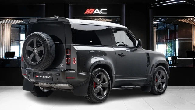 Land Rover Defender Image 3