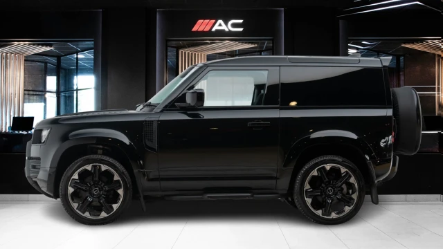 Land Rover Defender Image 3