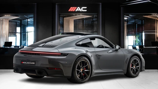 Porsche 911 Image 4