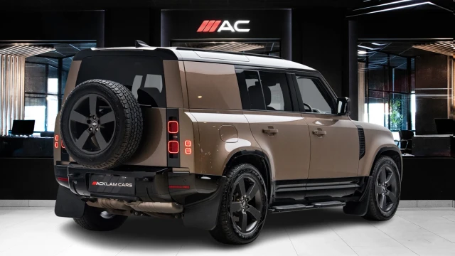Land Rover Defender Image 3