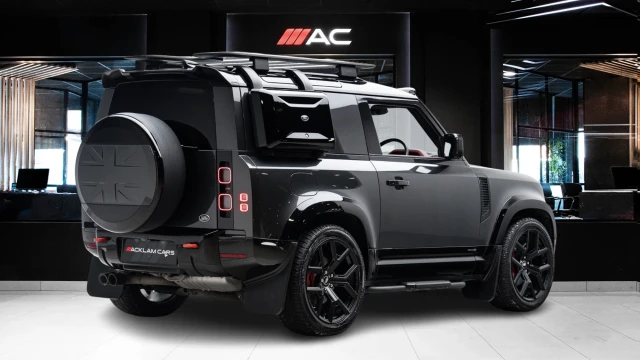 Land Rover Defender Image 4