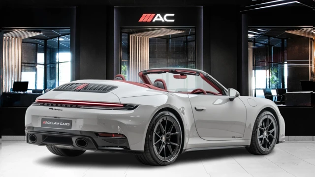 Porsche 911 Image 4