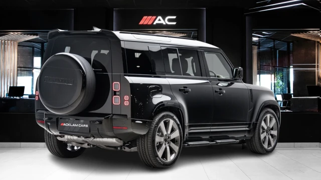 Land Rover Defender Image 4