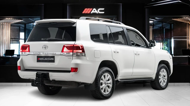 Toyota Land Cruiser Image 4