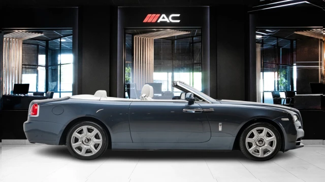 Rolls-Royce Dawn Image 6