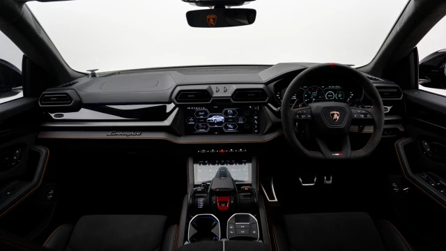 Lamborghini Urus Image 5