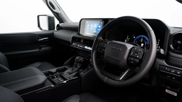 Toyota Land Cruiser Image 5