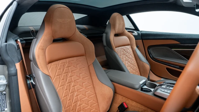 Aston Martin Vanquish Image 6