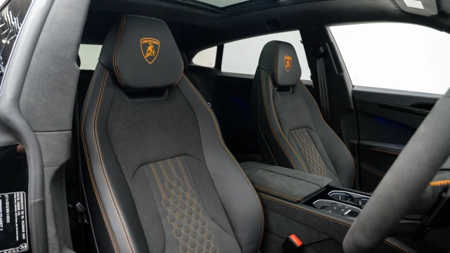 Lamborghini Urus Image 6