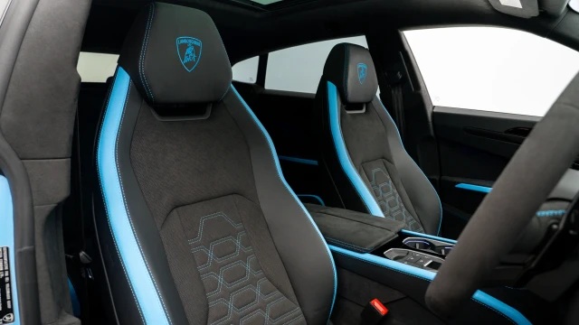 Lamborghini Urus Image 6