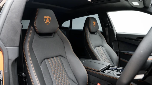 Lamborghini Urus Image 6