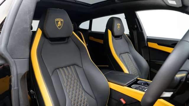 Lamborghini Urus Image 6