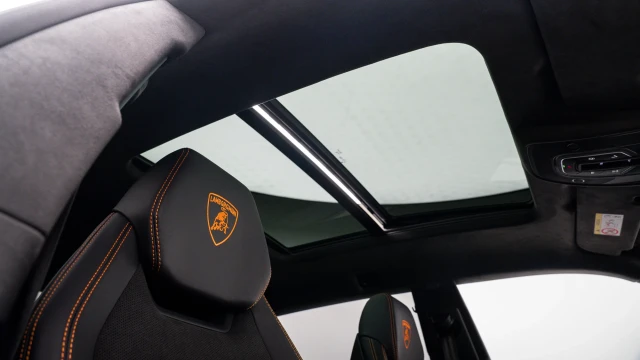 Lamborghini Urus Image 7