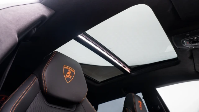 Lamborghini Urus Image 7