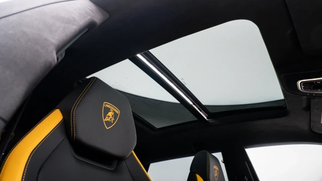 Lamborghini Urus Image 7