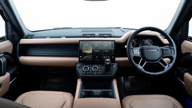 Land Rover Defender Image 5