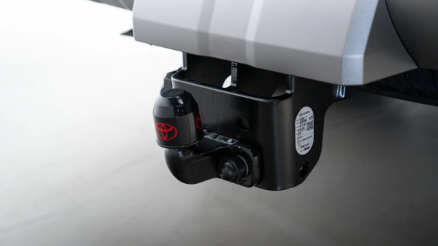 Toyota Land Cruiser Image 8