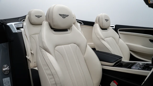 Bentley Continental GTC Image 8