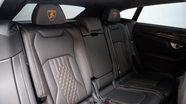 Lamborghini Urus Image 8