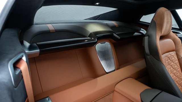 Aston Martin Vanquish Image 8