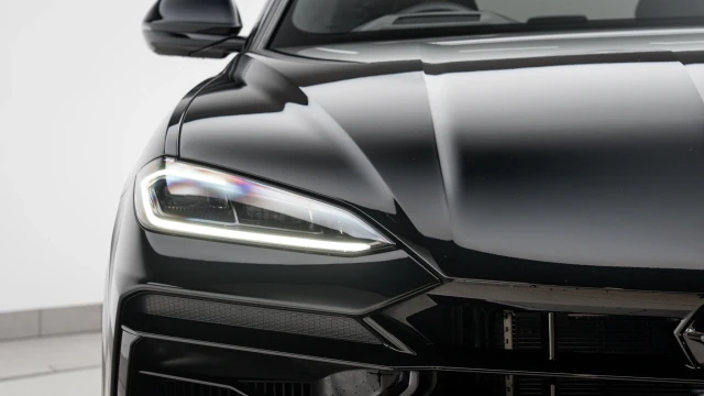 Lamborghini Urus Image 8