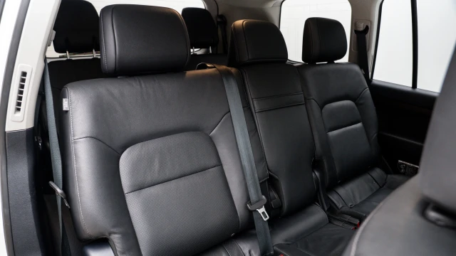 Toyota Land Cruiser Image 8