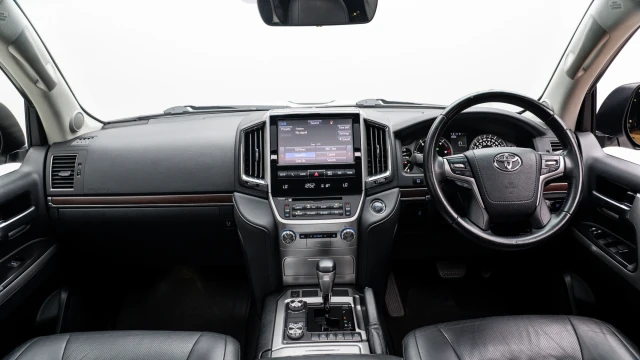 Toyota Land Cruiser Image 5