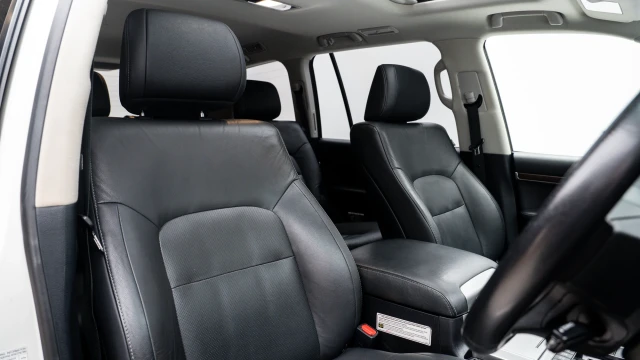 Toyota Land Cruiser Image 6