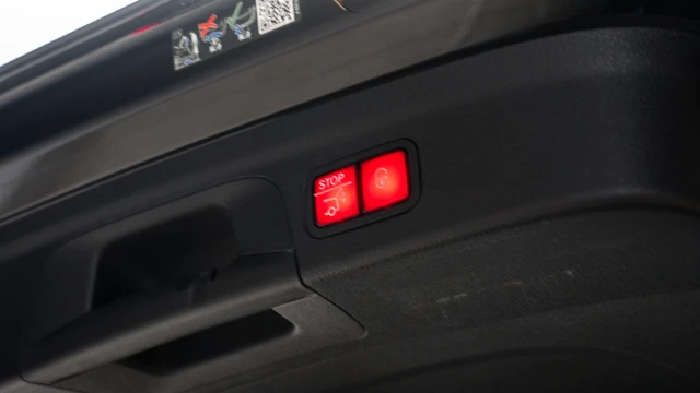 Mercedes-Benz GLE Class Image 8