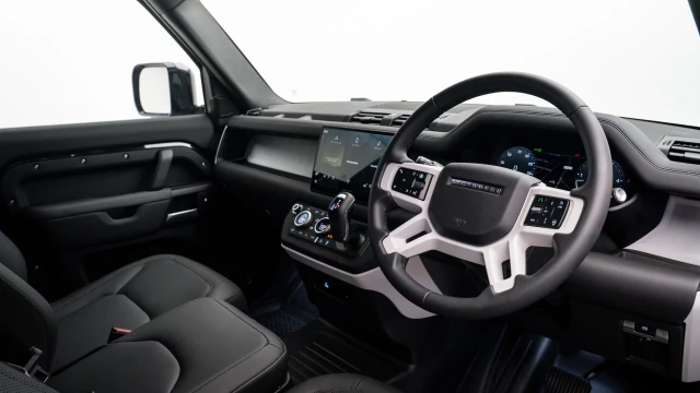 Land Rover Defender Image 5