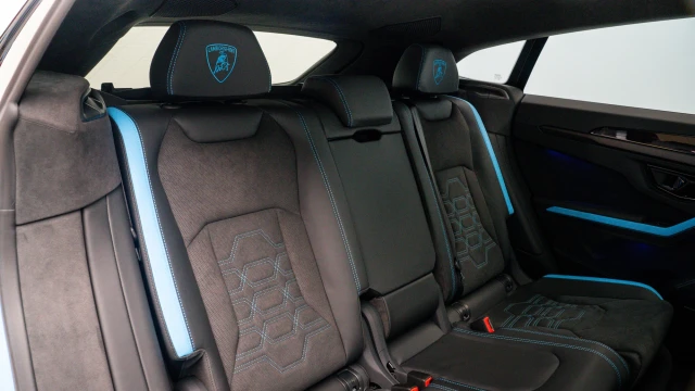 Lamborghini Urus Image 8