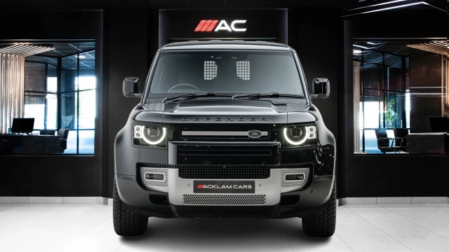 Land Rover Defender Image 2